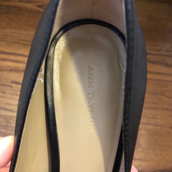 SALE!! EUC Ann Taylor leather heels - Picture 6 of 10